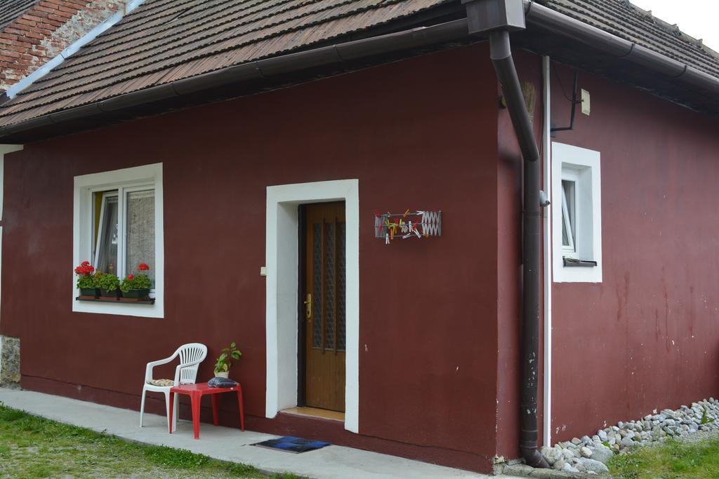 Begonia-Dom S Jednou Spalnou Bešeňová Rum bild