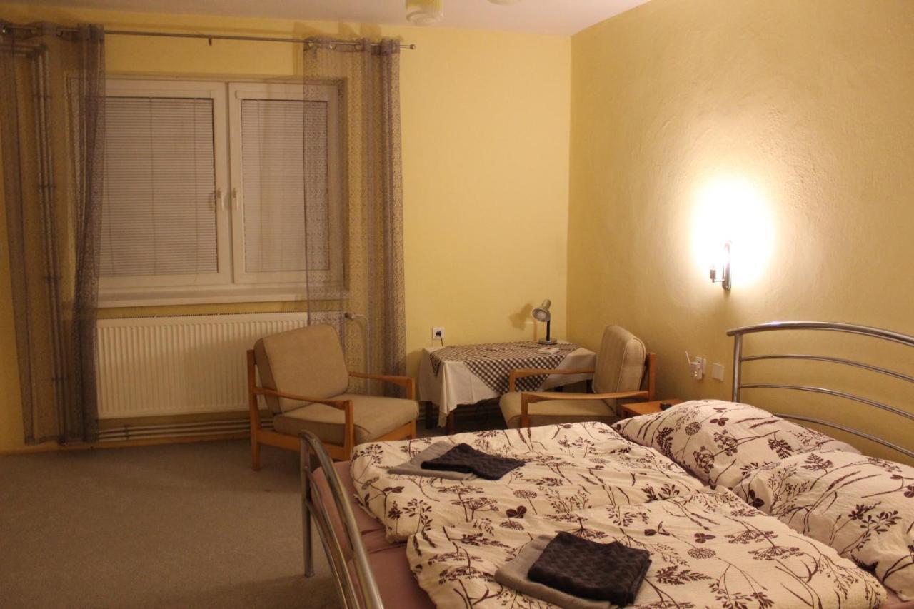 Begonia-Dom S Jednou Spalnou Bešeňová Exteriör bild